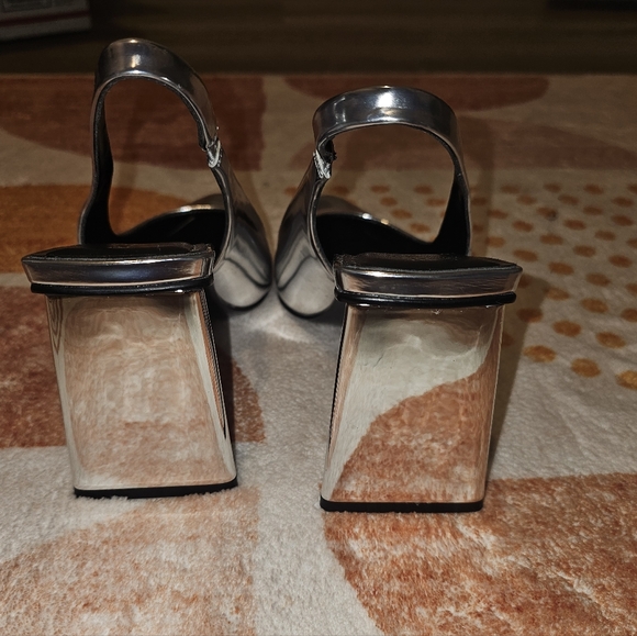 New W/O Box BCBGeneration TRINA Metallic Silver Slingback  Block Heels Sz 6 - Picture 3 of 7